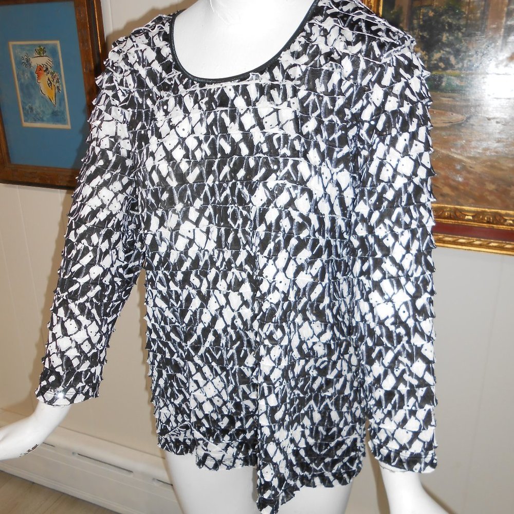 JM Collection Woman's Size M Ruffles Long Sleeve Black and White Top